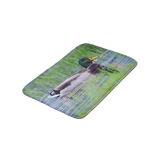 Mannelijke wilde eend die op het water drijft badmat (Gekanteld)