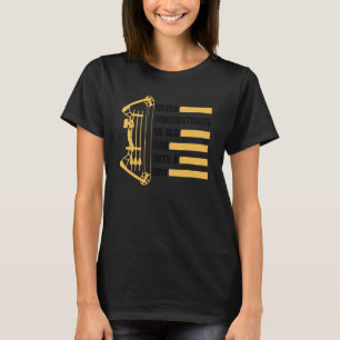 Mannen architectuur onderschat nooit een oud Man m T-shirt