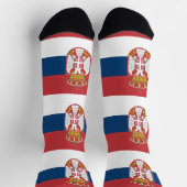 Mannen bemanningslid sokken met vlag van Servië (Top)