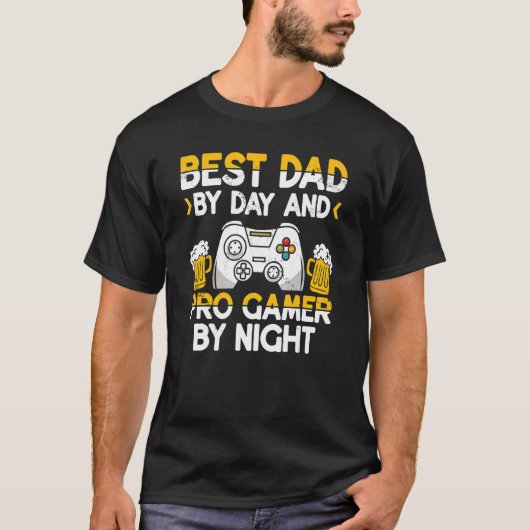 Mannen beste vader per dag en pro gamer bij nacht  t-shirt (Voorkant)