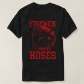 Mannen Brandweerman hebben Big Hoses leuk pun bran T-shirt (Design voorkant)