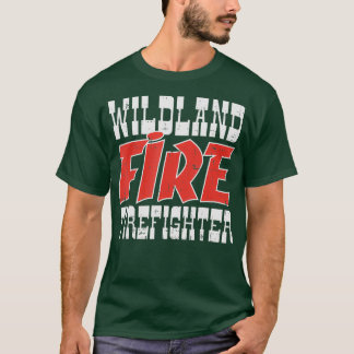 Mannen brandweerman in de wilde natuur t-shirt