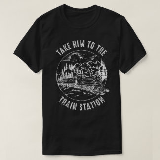 Mannen brengen hem naar de treinstation t-shirt