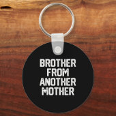 Mannen broertje van een andere moeder Grappig Gag Sleutelhanger (Voorkant)