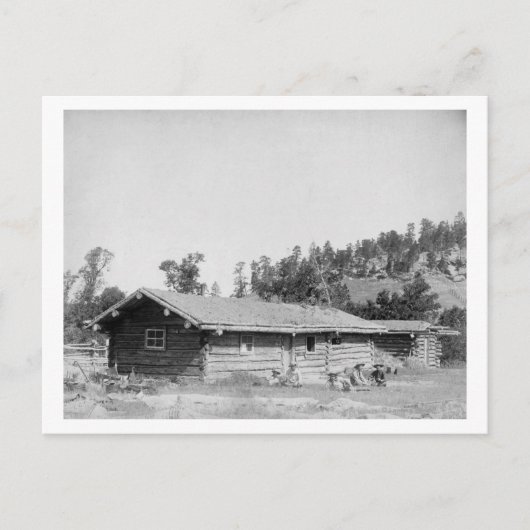 Mannen buiten Log Cabin in South Dakota Briefkaart (Voorkant)