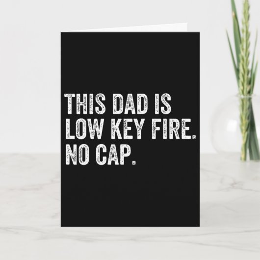 Mannen Deze Papa Is Low Key Fire Geen Cap Grappige Kaart (Voorkant)