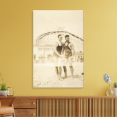 Mannen die op strand staan canvas afdruk (Insitu (Woonkamer))