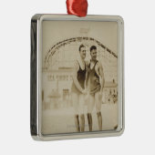 Mannen die op strand staan metalen ornament (Rechts)