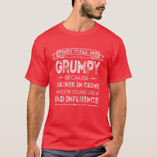 Mannen die ze me brutaal noemen omdat partner in m t-shirt