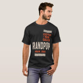 Mannen die zijn opgerold om weer 2020 cadeautjes t t-shirt (Voorkant volledig)