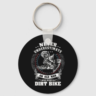 Mannen Dirt Bike Funny onderschat nooit een oude M Sleutelhanger