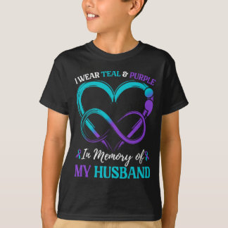 Mannen dragen teal paars ter nagedachtenis aan ech t-shirt