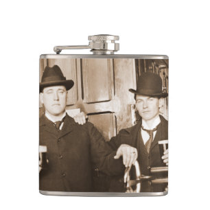 Mannen Drink Beer Foto Saloon Bar 1890 Heupfles