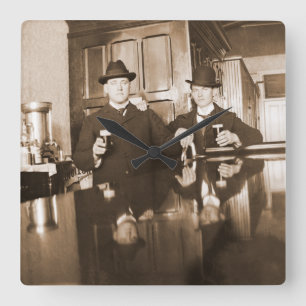 Mannen Drink Beer Foto Saloon Bar 1890 Vierkante Klok