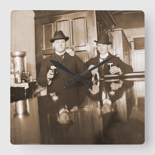 Mannen Drink Beer Foto Saloon Bar 1890 Vierkante Klok (Voorkant)
