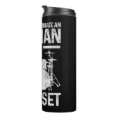 Mannen drummer-cadeaus onderschat nooit een oud Ma Thermosbeker (Geroteerd rechts)