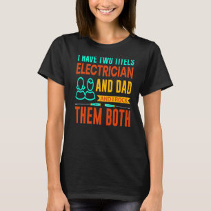 Mannen elektricien vader en ik gooien ze allebei o t-shirt