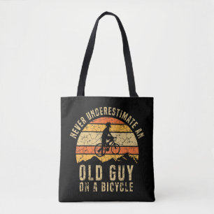 Mannen fietsen zijn nooit onderschatten tote bag