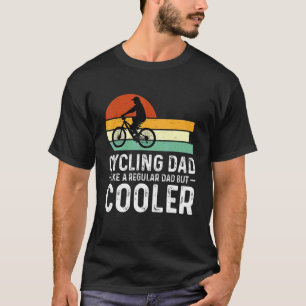 Mannen fietsvader als een gewone vader, maar koele t-shirt