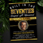 Mannen Funny Birthday Gebouwd in de jaren '70 Kaart<br><div class="desc">Vier een mijlpaal met een vleugje humor en vintage autoflair! Introductie van onze "Born in the Seventies - Original and Unrestore" uitnodiging, ontworpen voor het man dat zijn leeftijd omarmt met een glimlach. Deze elegante zwarte en gouden kaart is voorzien van een geestige tekst met de tekst "Born in the...</div>