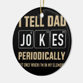 Mannen Funny dad maakt regelmatig grapjes over het Keramisch Ornament (Links)