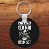 Mannen Funny onderschat nooit een oud Man met een Sleutelhanger (Voorkant)