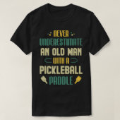 Mannen Funny Pickleball Player onderschat nooit ee T-shirt (Design voorkant)