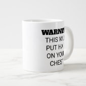 Mannen Funny Strong Caffeine zet haar op de borst Grote Koffiekop (Voorkant rechts)