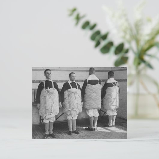  Mannen geperst in matrassen Briefkaart (Staand voorkant)