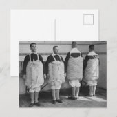  Mannen geperst in matrassen Briefkaart (Voorkant / Achterkant)