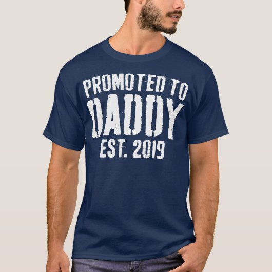Mannen gepromoveerd naar pappa 2019 Binnenkort pap T-shirt (Voorkant)