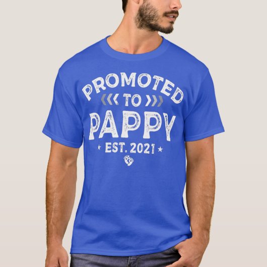 Mannen gepromoveerd naar Pappy 2021 T-shirt (Voorkant)