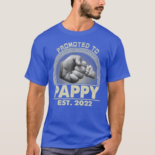 Mannen gepromoveerd naar Pappy 2022 Funny Gift Nie T-shirt (Voorkant)