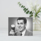 Mannen glas bier in studio B&W Briefkaart (Staand voorkant)