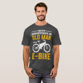 Mannen, grappig, oud Man met een elektrisch verwar T-shirt (Voorkant volledig)
