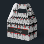 Mannen grijze Suit en rode Stropdas Gable Favor Bo Bedankdoosjes<br><div class="desc">*Pas uw gunstdoos aan door een achtergrondkleur te selecteren,  of het resizing van betegeld afbeelding aan creëer uw eigen ontwerp.</div>