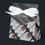 Mannen grijze Suit en rode Stropdas Tent Favor Box Bedankdoosjes<br><div class="desc">*Pas uw gunstdoos aan door een achtergrondkleur te selecteren,  of het resizing van betegeld afbeelding aan creëer uw eigen ontwerp.</div>