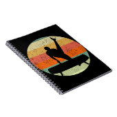 Mannen gymnastiek Mannelijke gymnast bij zonsonder Notitieboek (Rechterzijde)