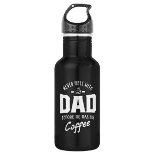Mannen hebben nog nooit met papa gezeten voordat h waterfles
