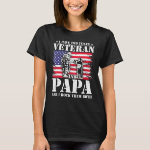 Mannen Ik heb twee titels Veteran en Papa Vaders D T-shirt