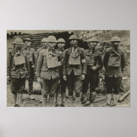 Mannen in WWWI-afdruk gasmasker