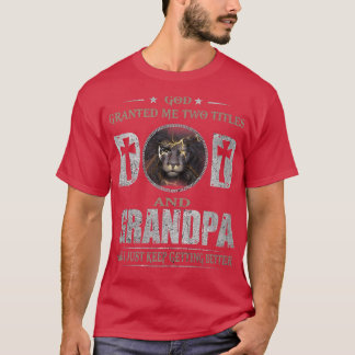Mannen Jezus Lion God gaf me twee titels, pap, en T-shirt