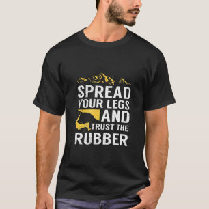 Mannen klimmen voor een rotsklimmer t-shirt