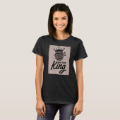 Mannen Knitting King Graphic Knitter Sewing Stitch T-shirt (Voorkant volledig)
