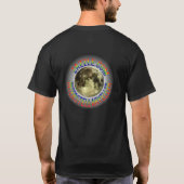 Mannen kruisen het Shirt van de Vijftig. (Achterkant)