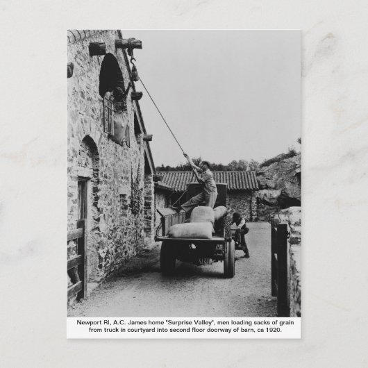 Mannen laden graan van vrachtwagen, Newport Rhode Briefkaart (Voorkant)