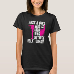Mannen langeafstandsschietsport, enkel een meisje t-shirt