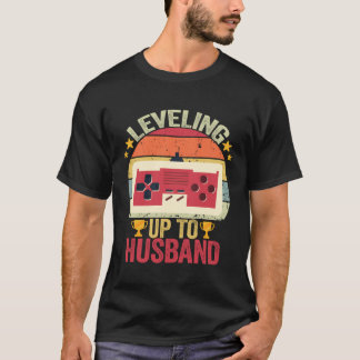 Mannen Leveling Up naar Echtgenoot Vrijgezellenfee T-shirt