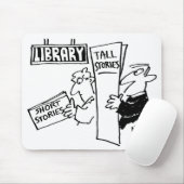 Mannen lezen boeken in een bibliotheek muismat (Met muis)