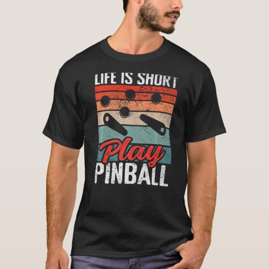 Mannen Life is een kort speldenbrein met een pinba T-shirt (Voorkant)